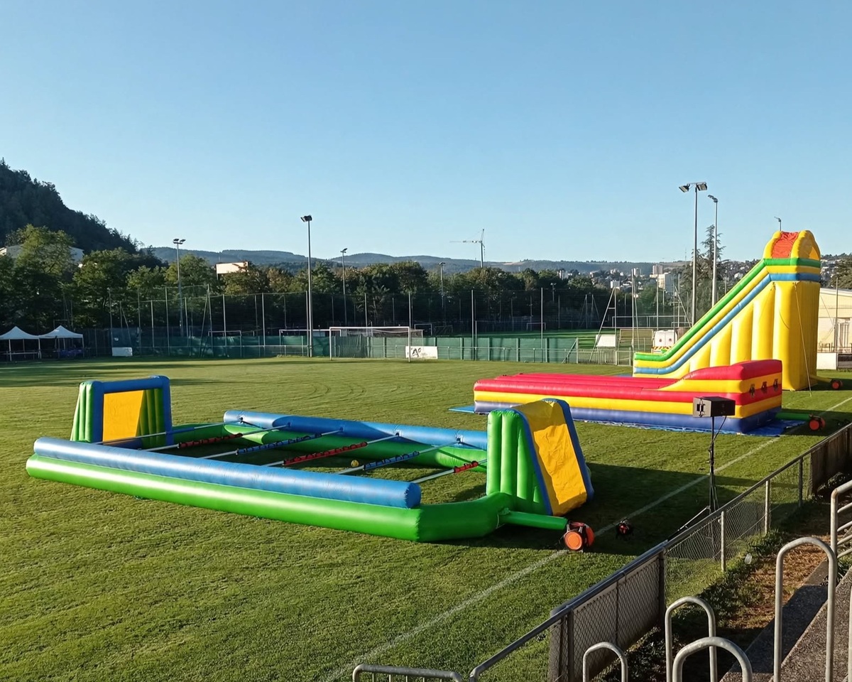 Installation des structures gonflables et des kartings pour enfants à Saint-Étienne