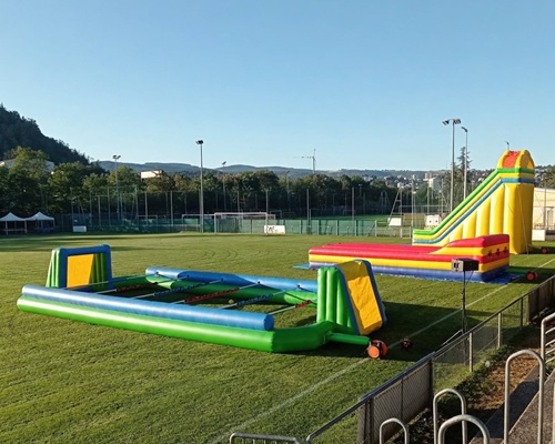 Animations gonflables pour enfants lors de la journée intergénérationnelle Sport & Santé à Saint-Étienne